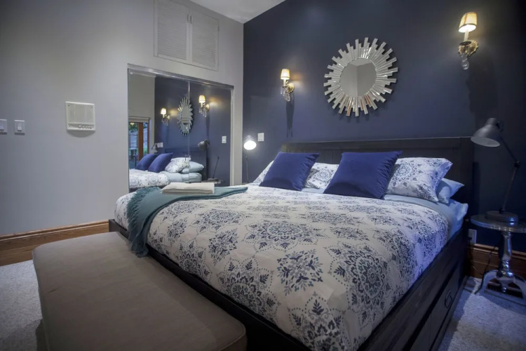 Spacious 1BR - King Bed and Terrace