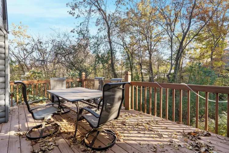 Rustic Shore Cabin Stay for 6