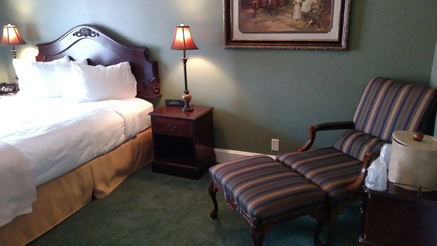 Ye Old English Inn