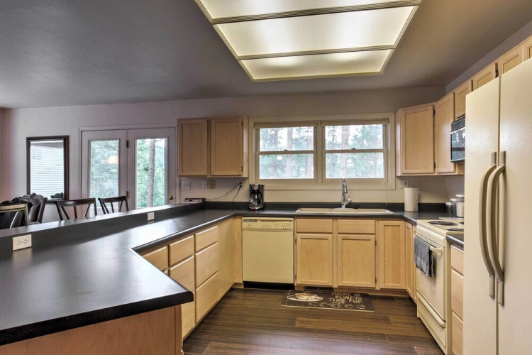 Spacious Hideaway in Ruidoso w/ Multi-level Deck!