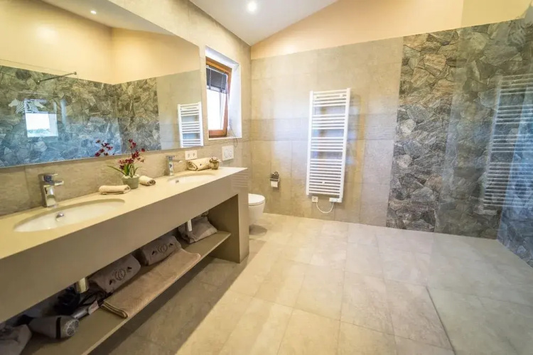 VMG Private Suites - Adults Only