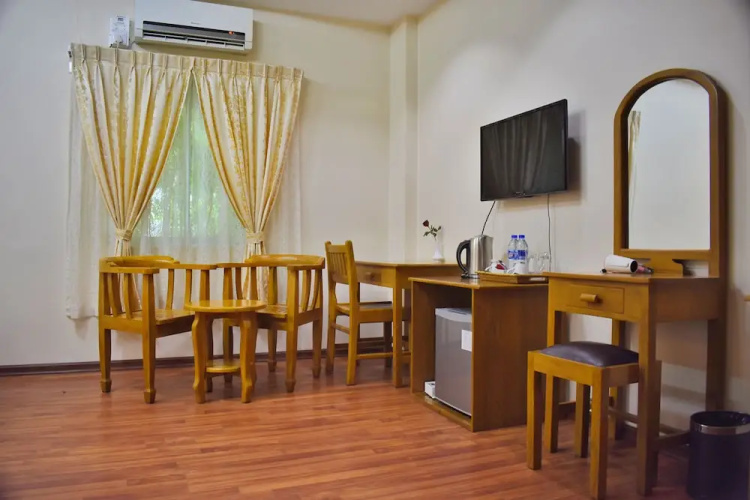 Shwe Poe Eain Hotel