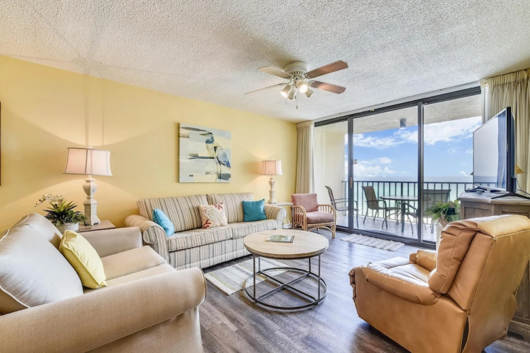 Summerhouse by Book That Condo
