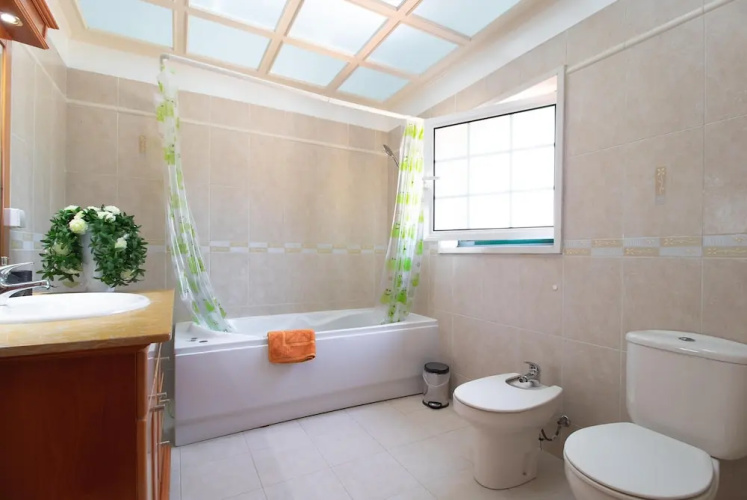 Aroeira Villa Sleeps 10 With Pool