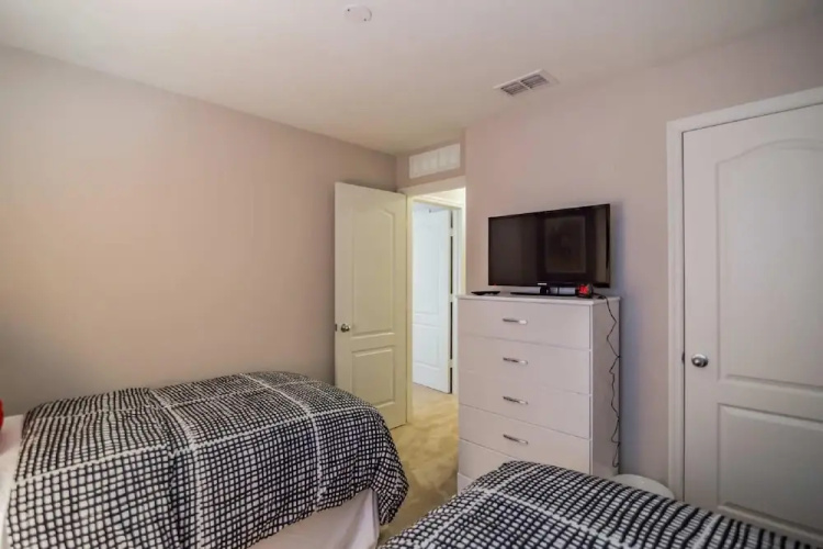 5133 Compass Bay