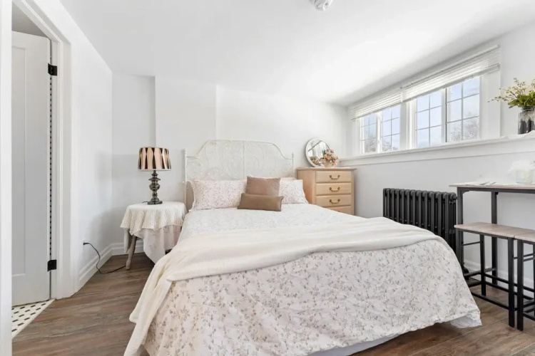 Private Studio Apartment in Burlington - U5