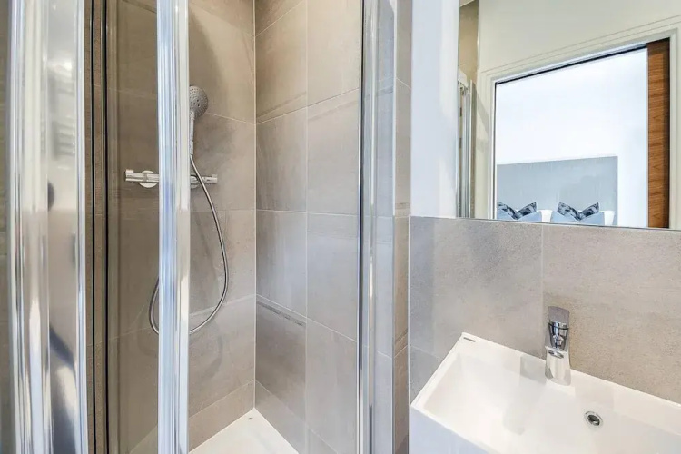 Classy 2 Bedroom Apartment By The Thames