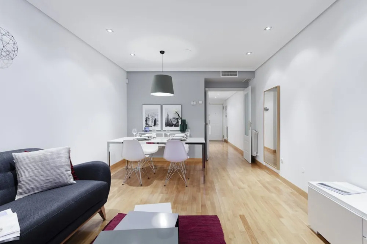 Ayala Apartment by FlatSweetHome