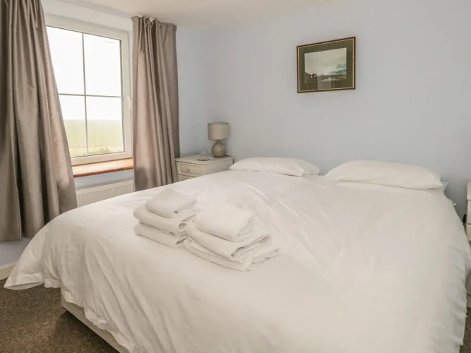 2 Park Nook Close