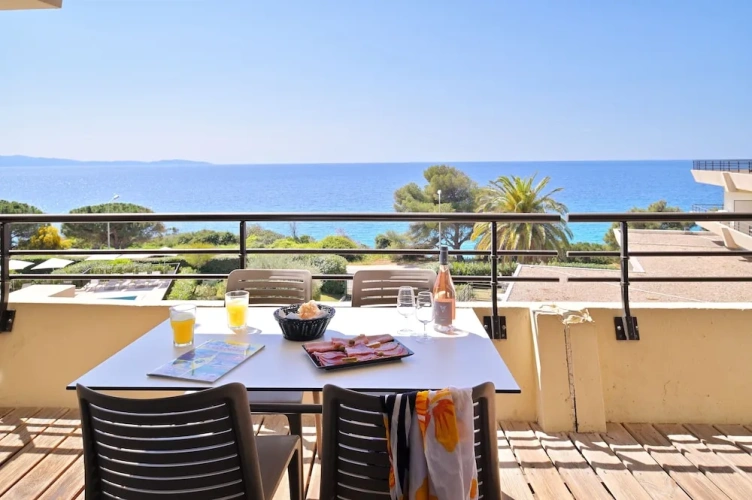 1 Bedroom Apartment with balcony and with sea view