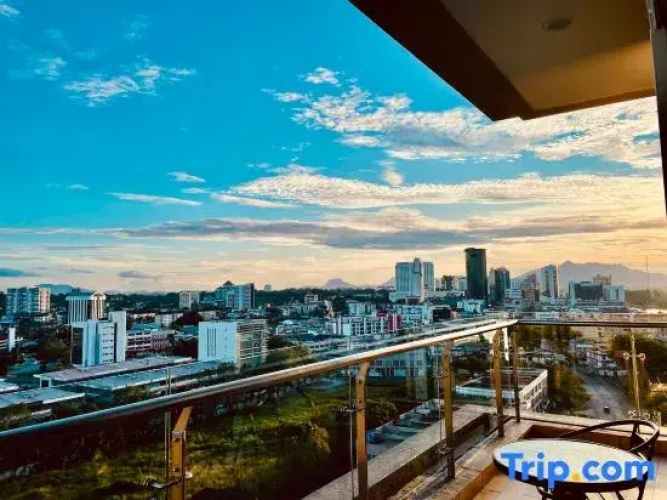 Kuching City Center Apartment With City View