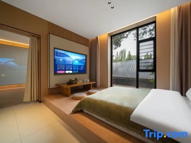 Standard Sextuple Family room