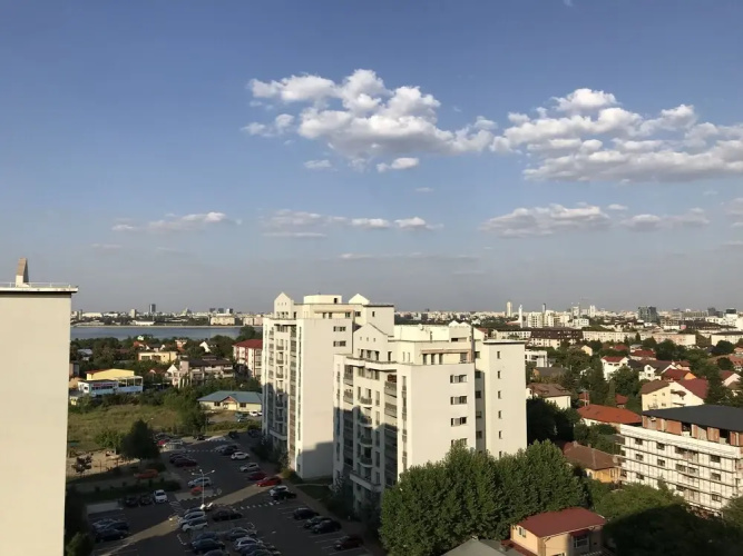 West Park 2 Residence by Lake View