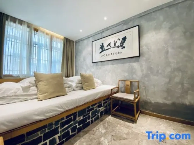 2 Bedrooms Deluxe Suite with courtyard view