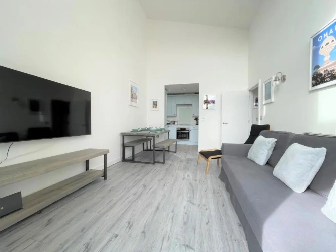 2 Bedrooms Apartment