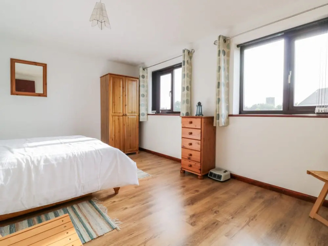 2 Waxham Court