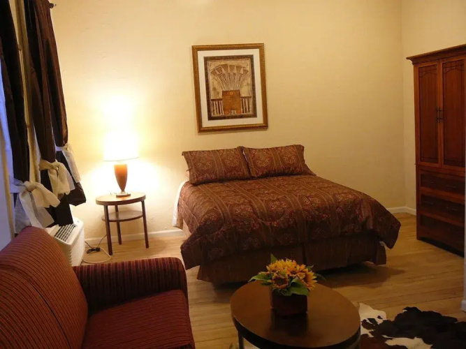Holly Inn Suites