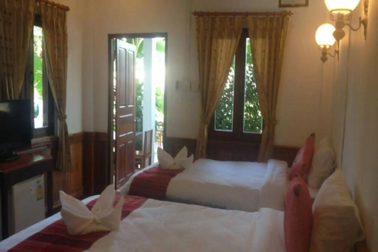 Namkhan Riverside Hotel