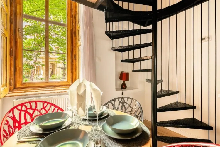 2 Bedrooms Apartment