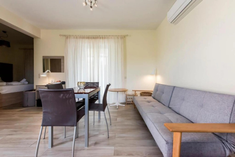 Artemis, Villa With Pool 250m To The Beach