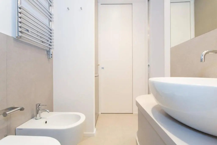 Pure & Chic 2beds/2baths in Centre!