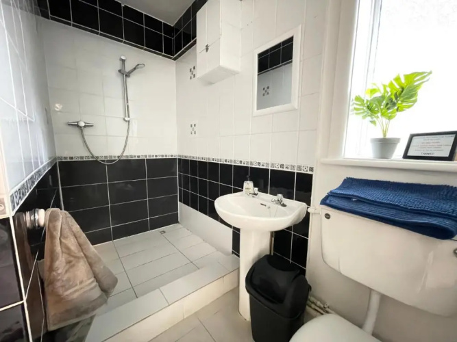 Bournemouth 3 Bedroom - Parking