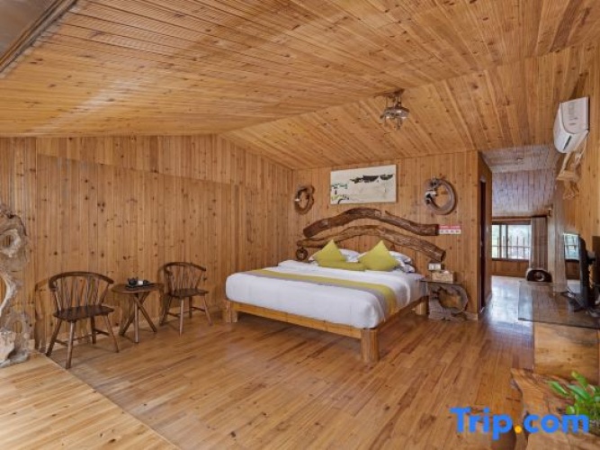 Deluxe Family Suite