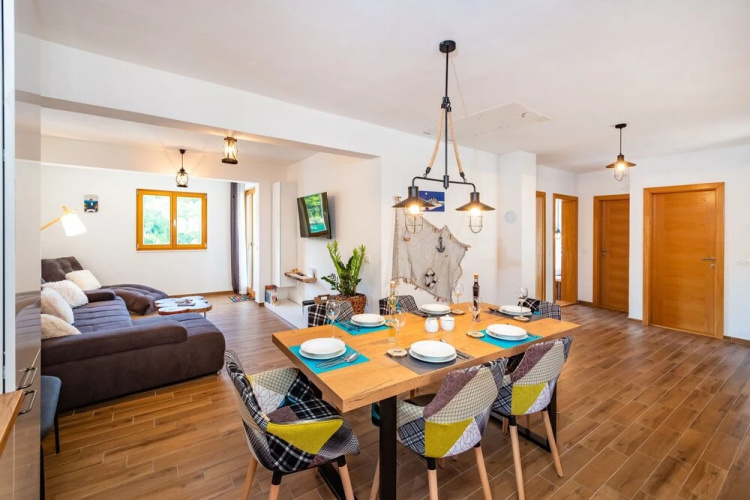 A3 - Beautiful Seafront apt w. Magnificent View