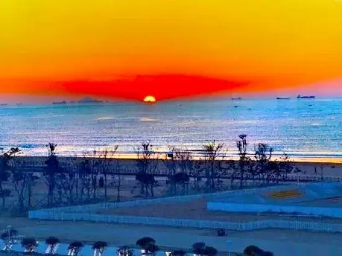 1 Minute Seaview Apartment