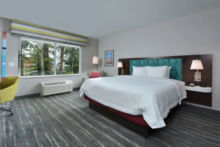 With Microwave / Fridge Double room