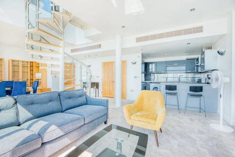 Jibbs Corner Penthouse Apartment