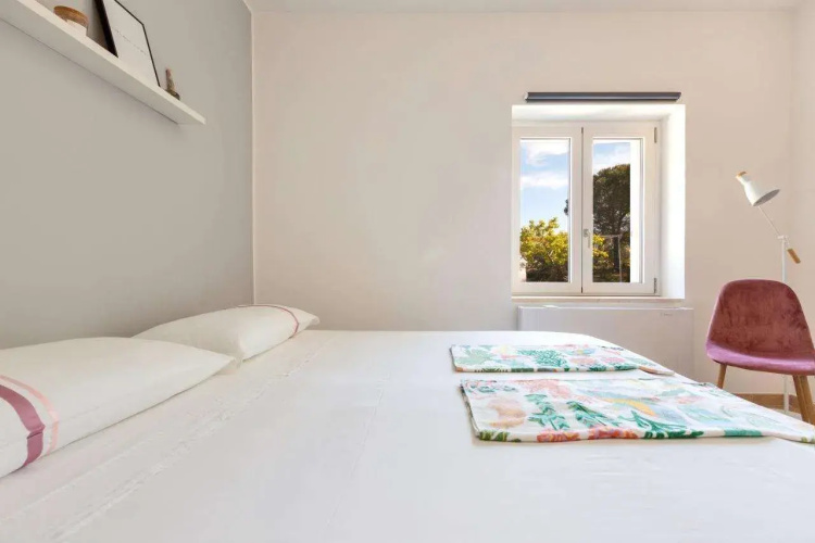 2158 B&B Carrubeto