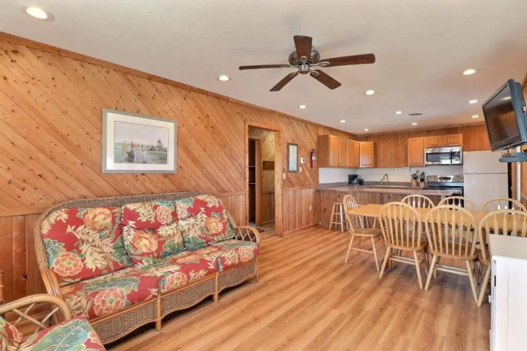 7144 - Geri's Place