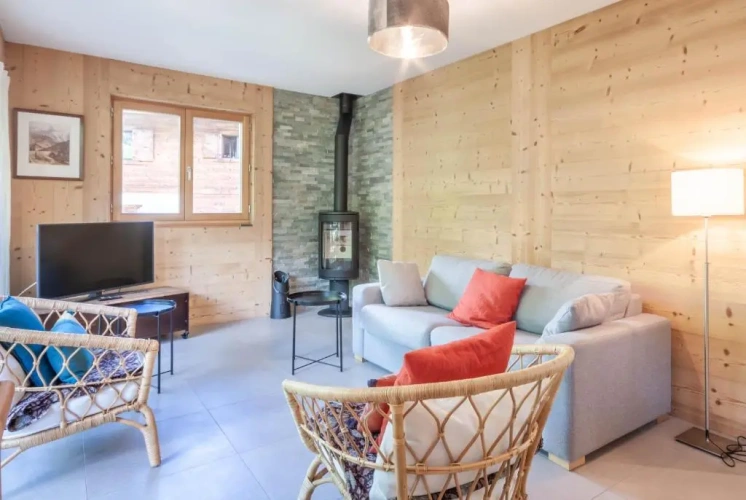 2 Bedrooms Apartment