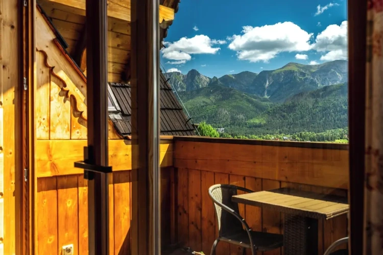 Bed in Dorm with balcony and with mountain view