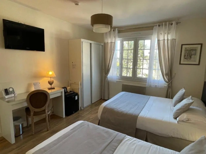 Standard Triple room