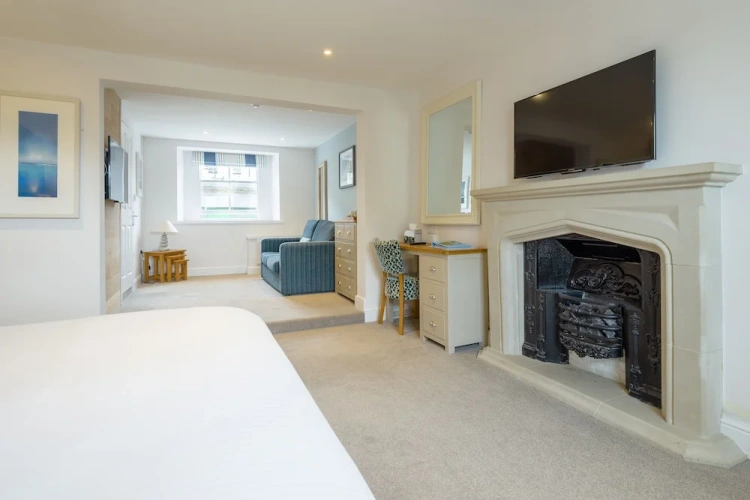Superior Double Basement Suite with partial sea view