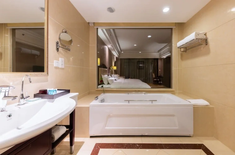 Deluxe Twin room with balcony