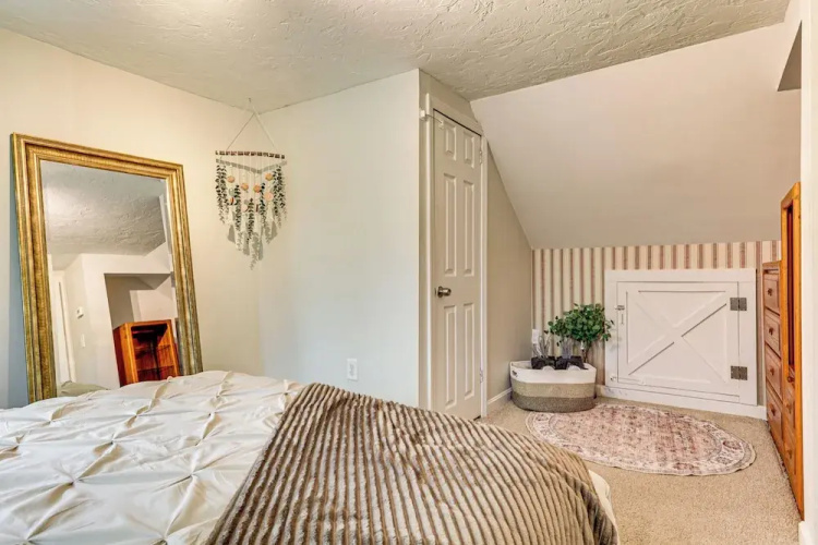 Lakefront Cottage 2 Mi to Palladium in Worcester!