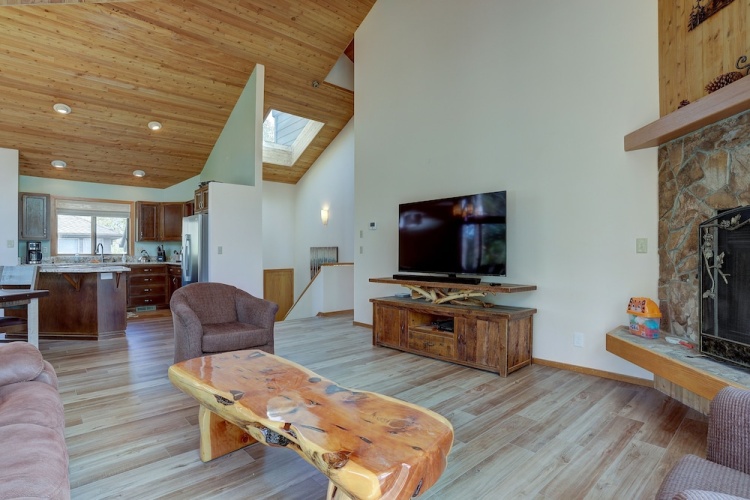 15 Big Leaf 3 Bedroom Home by RedAwning