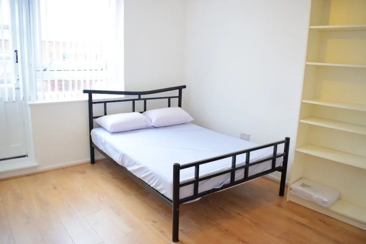 Spacious 3 Bedroom Shadwell Flat