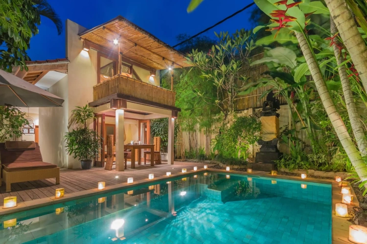 3 Bedrooms Luxury Sextuple Villa