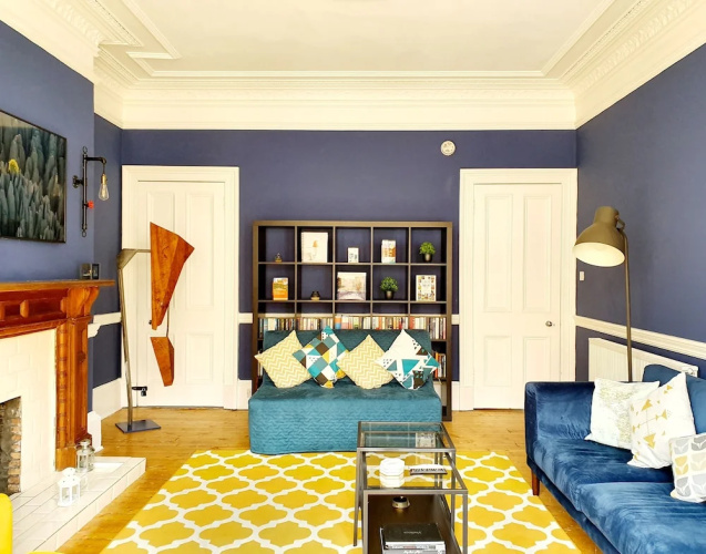 Gorgeous Light Apartment In West End