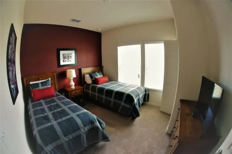 4 Bedrooms Apartment