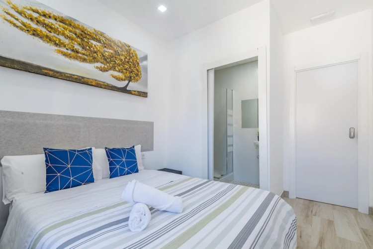 AYZ Silvela - Auto check-in property