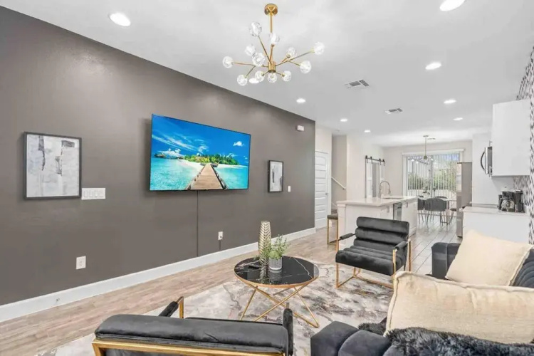Super Epic- Sleeps 32 TWO Separate Townhomes