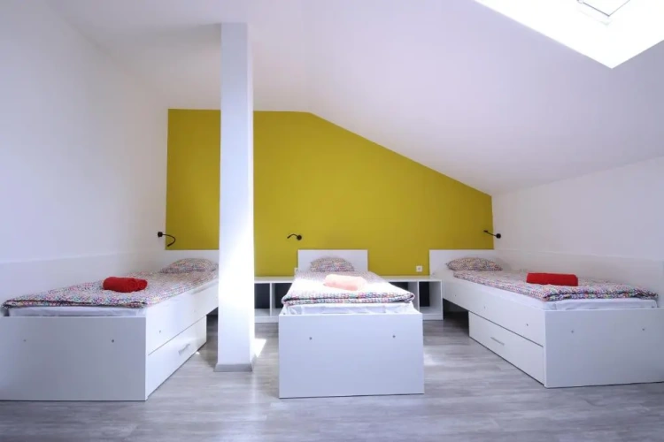 Standard Triple room