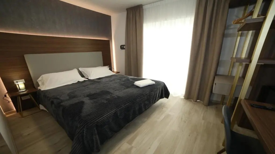 8 Room Hotel