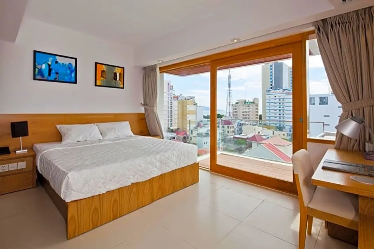 Deluxe Double room with city view