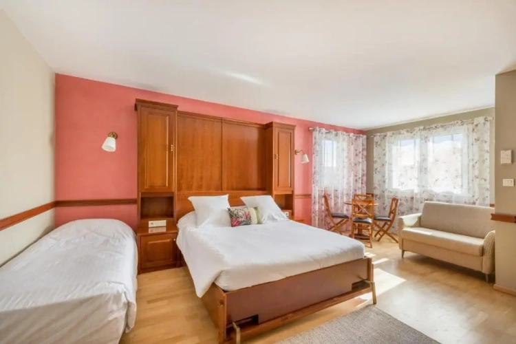 Standard Triple room